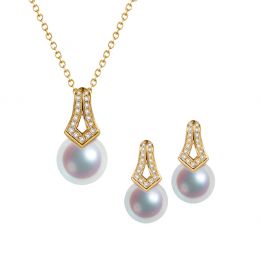Pendentif et Boucles Michiko. Perles Akoya, Or jaune, diamants