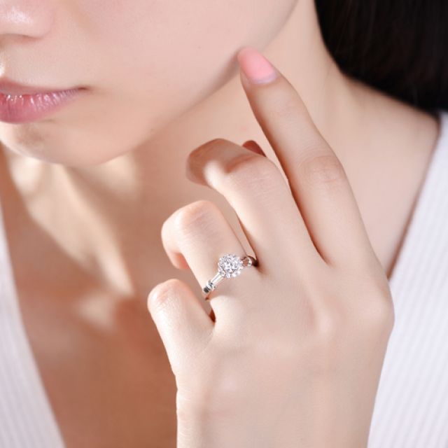 Bague de fiancailles solitaire accompagné, surplombé diamants - 0.38ct