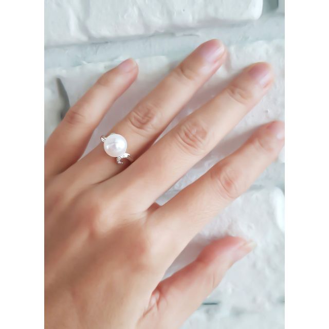 Bague note de musique - Perle de culture blanche, or blanc diamants