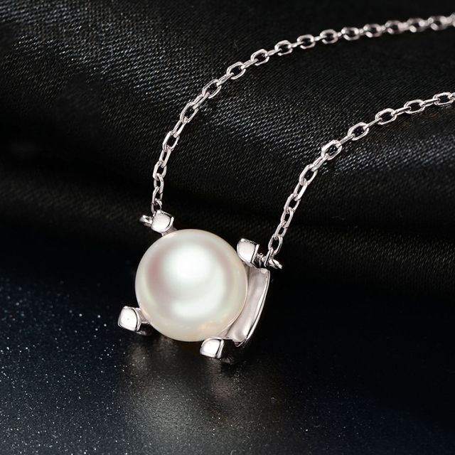 Pendentif Morita. Perles Akoya Japon et Or blanc 18cts