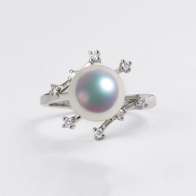 Bague Étoile des neiges. Perle Akoya, Or blanc, diamants