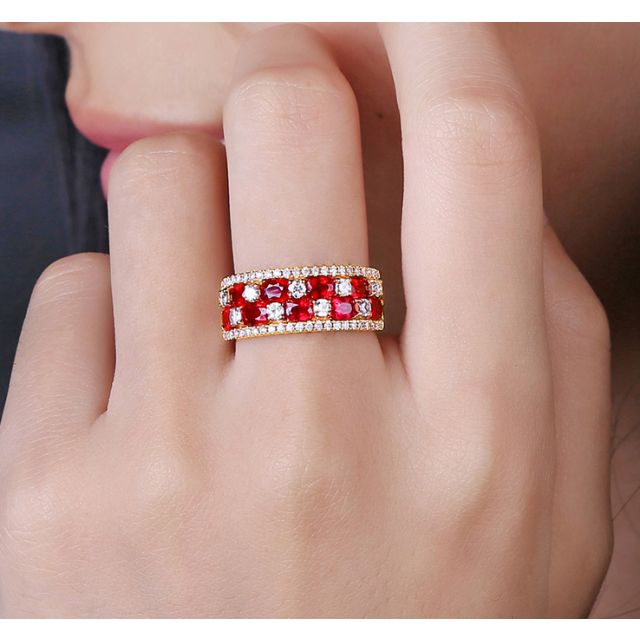 Bague damier Or jaune. Rubis et diamants alternés