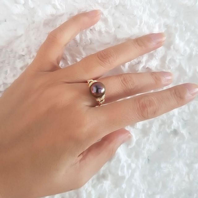 Bague or jaune stylée 2 époques - Perle Tahiti émeraude rosée, Diamants