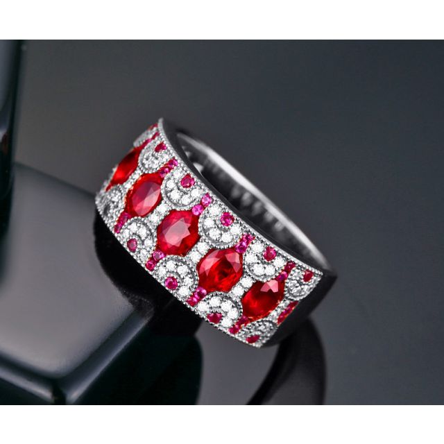 Bague Orientale à Paris. Or blanc, Rubis et diamants