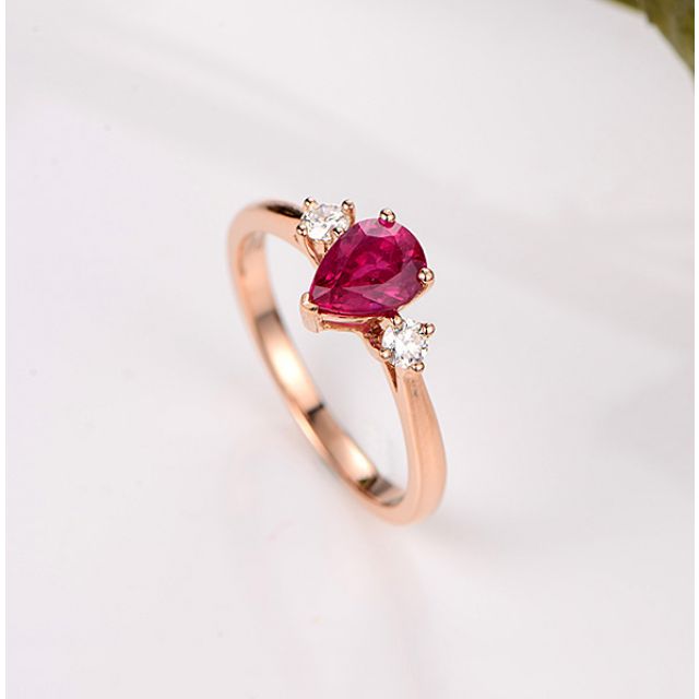 Bague Amour. Or rose, rubis 1ct taillé en poire, diamants