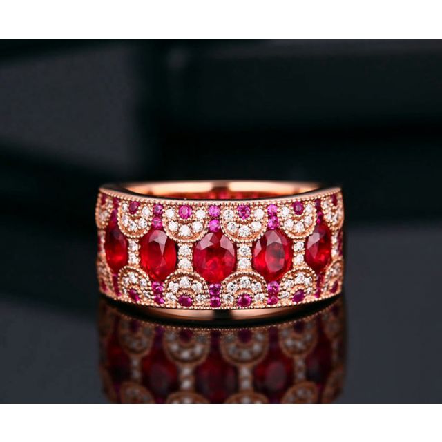 Bague Orientale à Paris. Or rose, Rubis et diamants