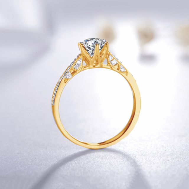 Bague de fiancailles - Diamant solitaire accompagné - Or jaune- Koh-I-Noor