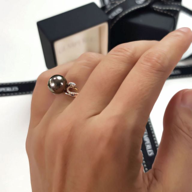 Bague deux ors - Perle de Tahiti noire, paon - Diamants