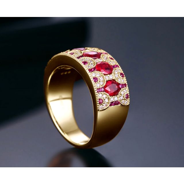 Bague Orientale à Paris. Or jaune, Rubis et diamants