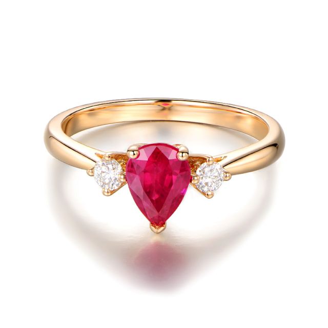 Bague Amour. Or jaune, rubis 1ct taillé en poire, diamants