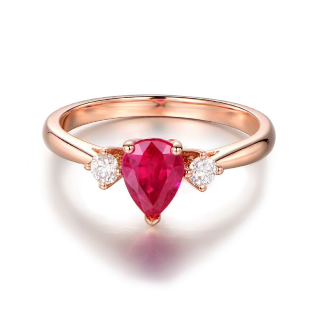 Bague Amour. Or rose, rubis 1ct taillé en poire, diamants