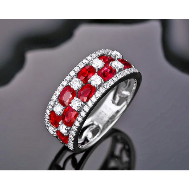 Bague damier Or blanc. Rubis et diamants alternés