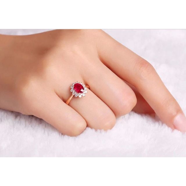 Bague rubis, diamants monture or rose - Création florale classique