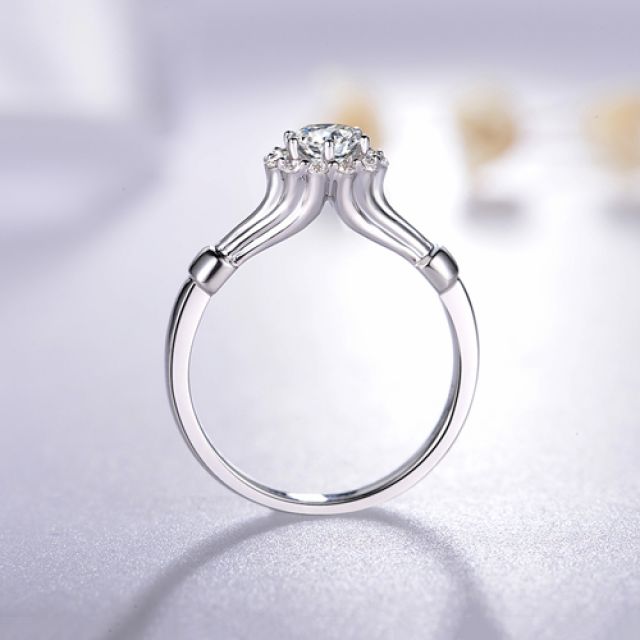 Bague de fiancailles solitaire accompagné, surplombé diamants - 0.38ct