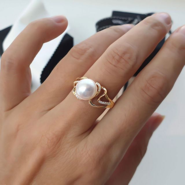 Bague luxe et moderne perle eau douce blanche - Or blanc, diamants