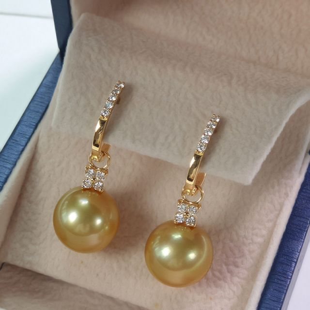 Boucles d'oreilles dormeuses diamantées - Perles d'Australie, or jaune