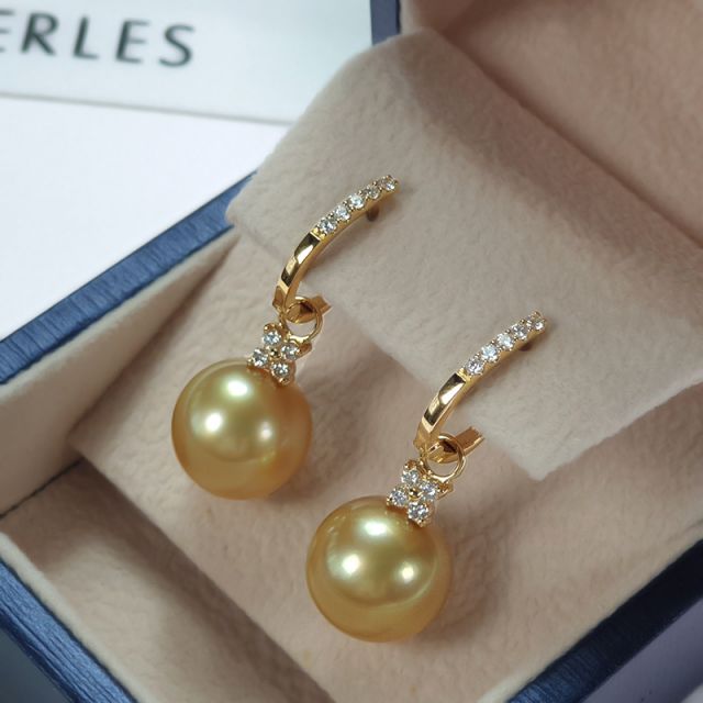 Boucles d'oreilles dormeuses diamantées - Perles d'Australie, or jaune