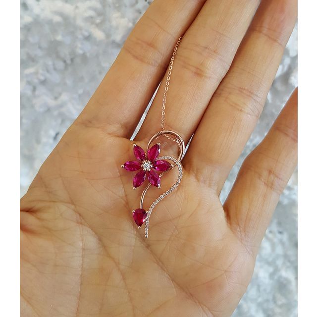 Pendentif Fleur en or rose -  Rubis et diamants sertis