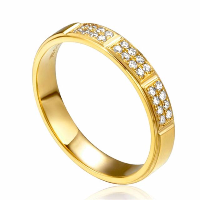 Alliance biseautée femme - Or jaune pavage diamants