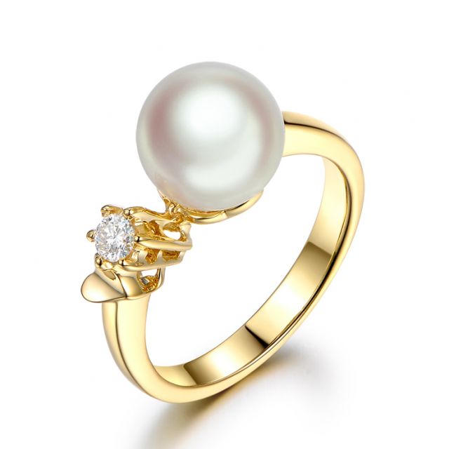 Bague Or jaune. Duo Perle Akoya et Diamant serti