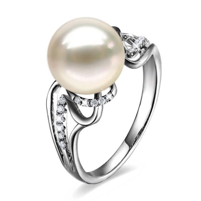 Bague luxe et moderne perle eau douce blanche - Or blanc, diamants