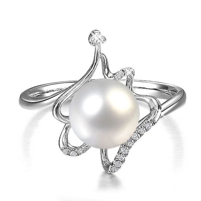 Bague en perle - Modèle d'orfèvre en or blanc et diamants