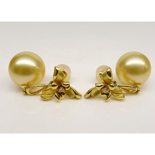 Boucles d'oreilles 3 pétales gold. Perles des mers du Sud