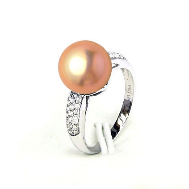 Bague en Perle Culture Eau Douce Rose. Or Blanc Diamants