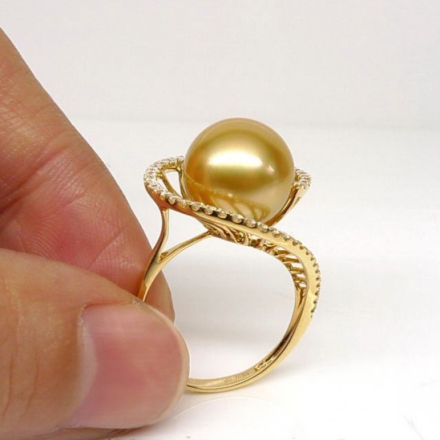 Bague forme elliptique - Perle d'Australie dorée - Or jaune, diamants