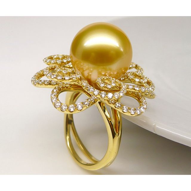 Bague Fleur arabesque perle dorée. Or jaune et diamants