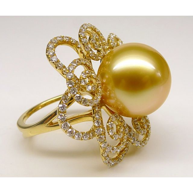 Bague Fleur arabesque perle dorée. Or jaune et diamants