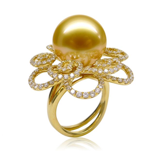 Bague Fleur arabesque perle dorée. Or jaune et diamants