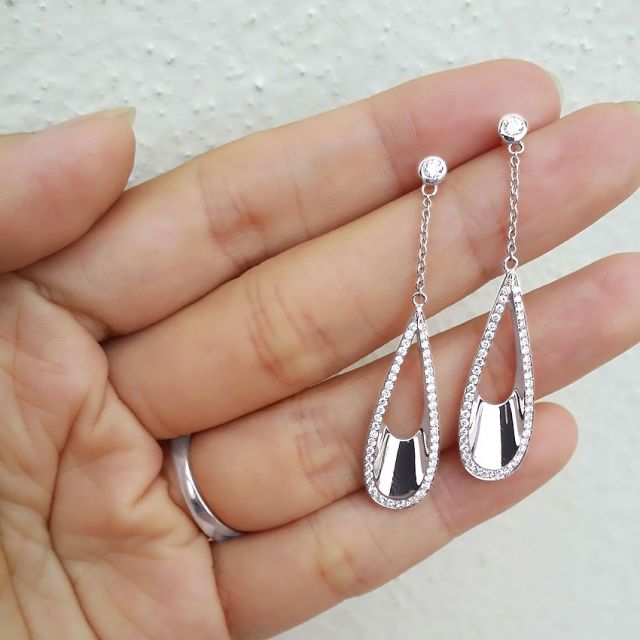 Boucles d'oreilles créatives type gouttes d'eau - Or blanc, diamants