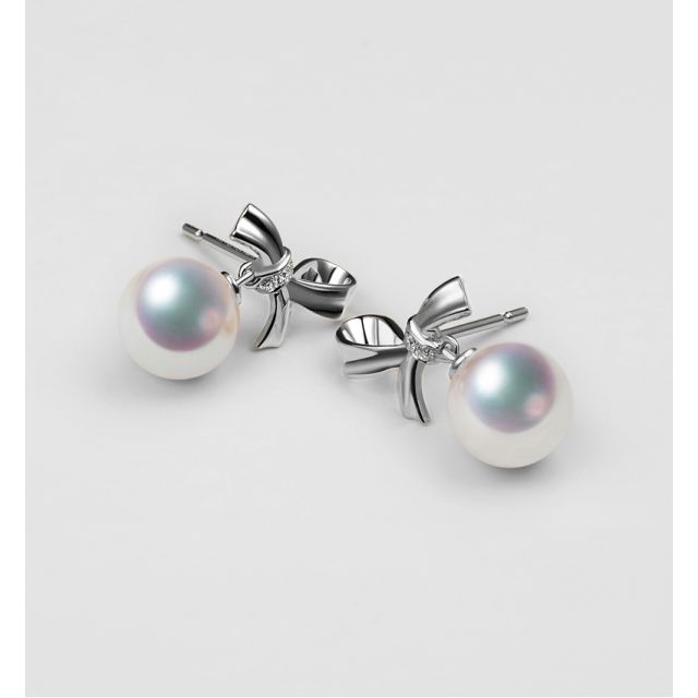 Boucles oreilles perles Akoya. Or blanc, diamants. Rubans, ganses