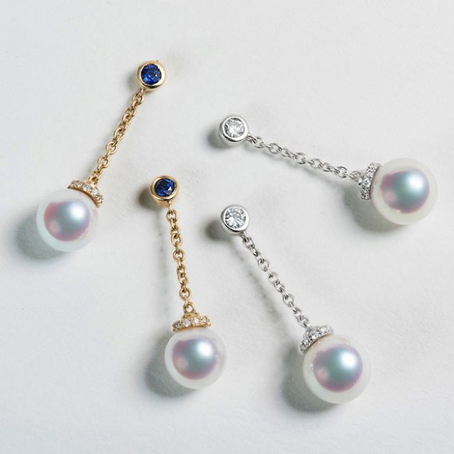 Boucles Pendantes Perles Akoya. Or blanc, saphirs et diamants