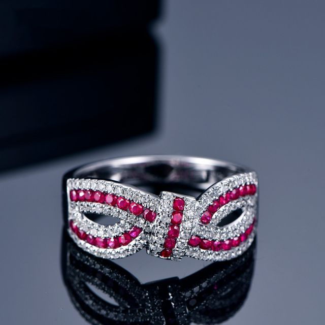 Bague Mandalay I Noeud Or blanc, Rubis, Diamant