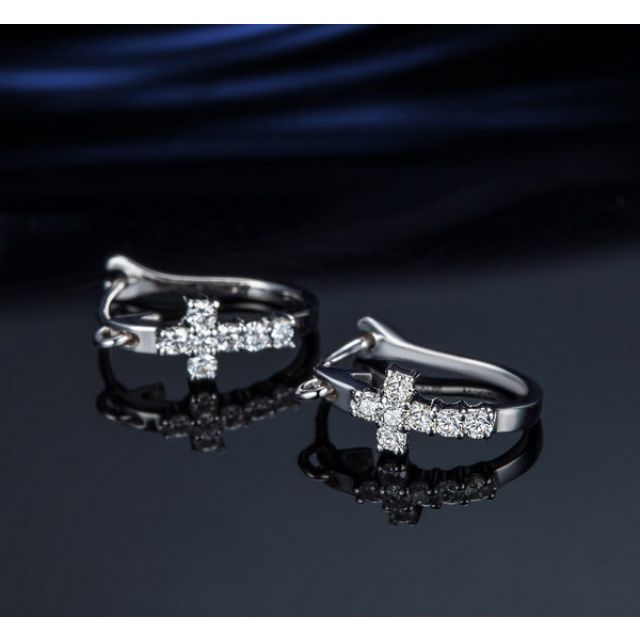 Boucles d'oreilles dormeuses religieuses. Croix diamants Or blanc 