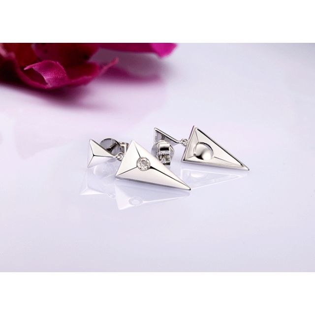 Pendants d'oreilles triangles Or blanc. Diamants 0.10ct