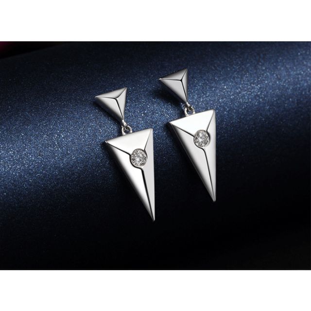 Pendants d'oreilles triangles Or blanc. Diamants 0.10ct