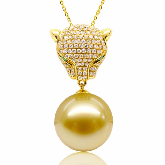 Pendentif Panthère Perle d'Australie dorée. Or jaune et Diamants