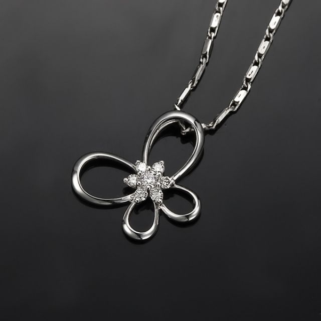 Pendentif fleur en papillon - Or blanc 18 carats - Diamants 0.10ct