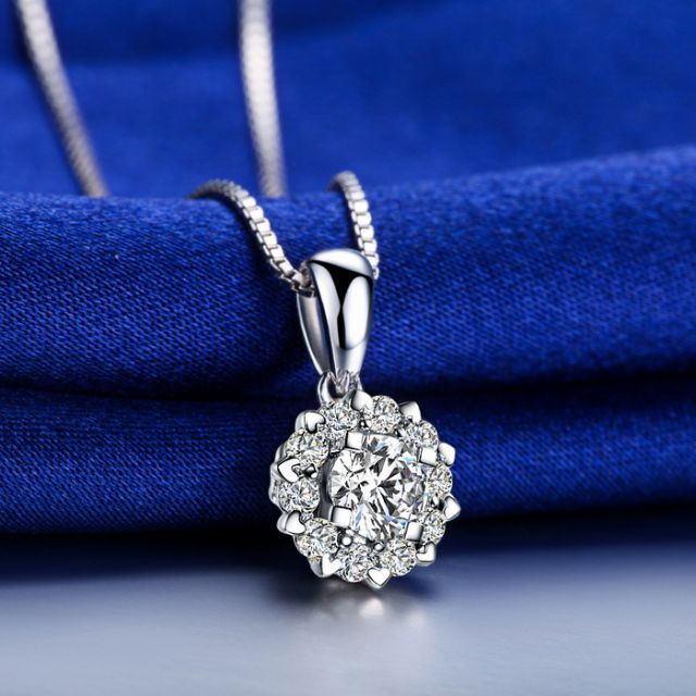 Pendentif Coeur Caillouté Or blanc et Diamants 0.33ct