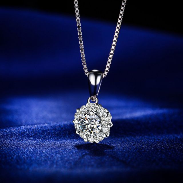 Pendentif Coeur Caillouté Or blanc et Diamants 0.33ct