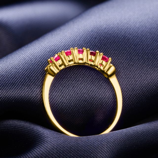 Bague rubis diamants - Sophistiquée et glamour - Or jaune