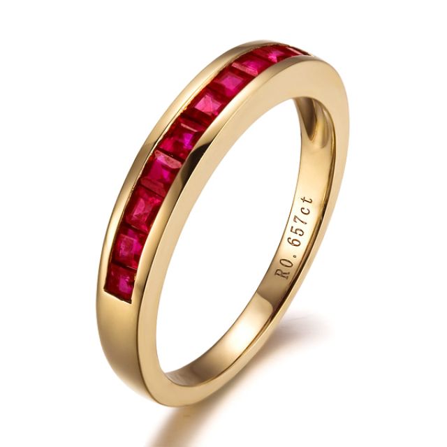 Bague contemporaine or jaune - Rubis sertis rails de 0.66 carat