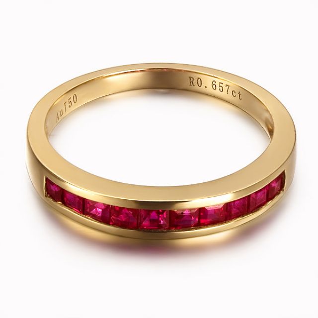 Bague contemporaine or jaune - Rubis sertis rails de 0.66 carat