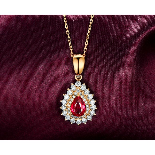 Pendentif rubis rouge vif taillé poire. Diamants sertis et Or rose