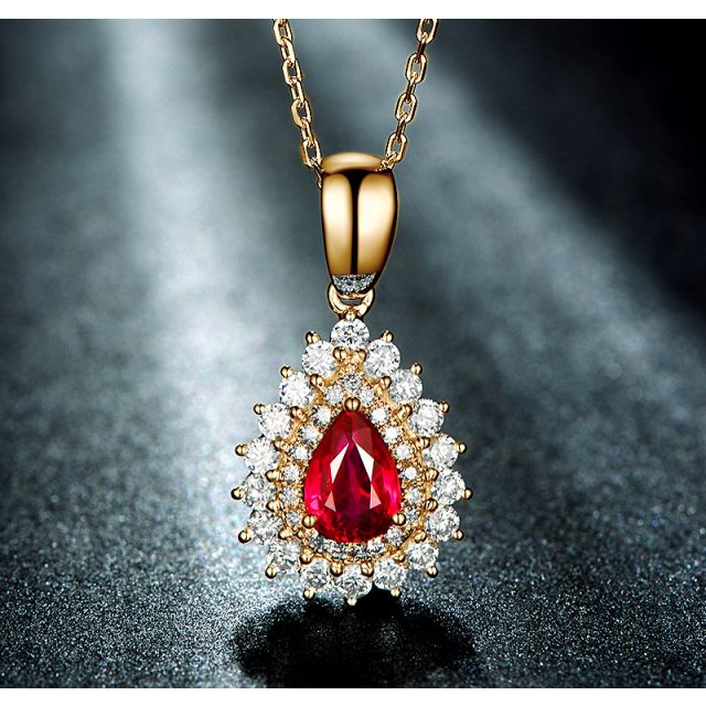 Pendentif rubis rouge vif taillé poire. Diamants sertis et Or rose