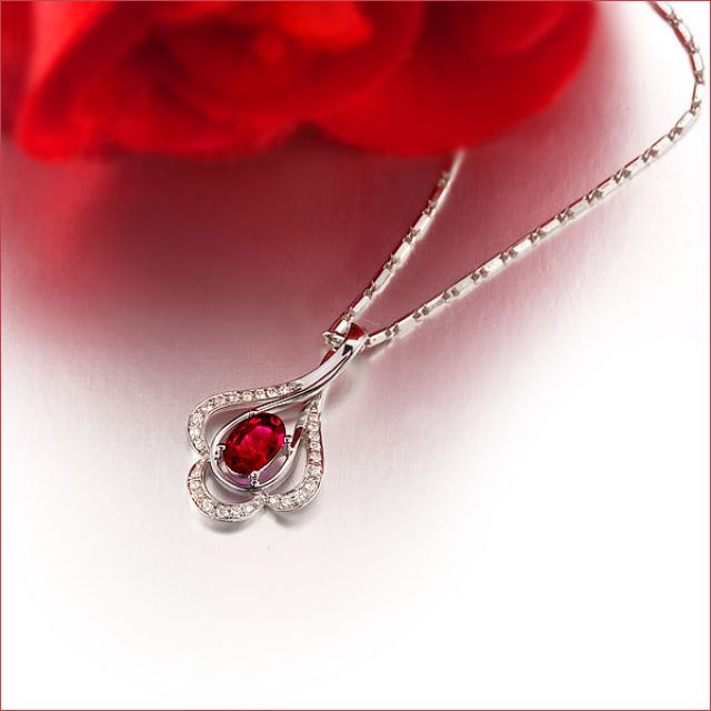 Pendentif solitaire Or blanc - Rubis et diamants en pendeloque