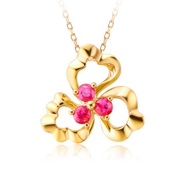 Pendentif fleur à 3 Pétales. Or jaune 18 carats. Rubis